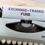 entdecken sie die welt der etfs – eine flexible und kostengünstige anlagemöglichkeit, die es ermöglicht, in verschiedene märkte zu investieren. informieren sie sich über die vorteile, strategien und aktuellen trends im etf-handel.