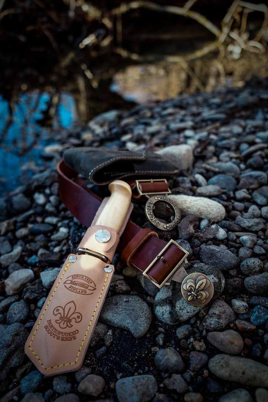 entdecken sie unsere umfangreiche auswahl an messern für alle bedürfnisse. von küchenmessern über taschenmesser bis hin zu outdoor-messern – finden sie die perfekten helfer für jeden anlass!